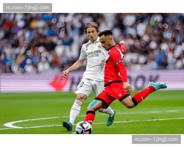 比利亚雷亚尔中场失势分析 面对巴萨传控体系缺乏应对方案